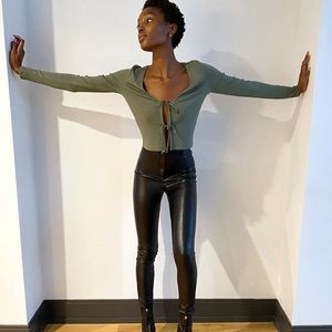 ARITZIA ONLY TIE FRONT TOP